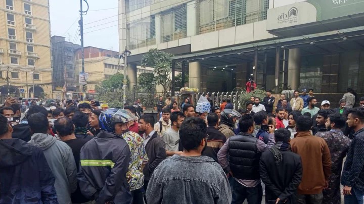 বাংলামোটরে বৈষম্যবিরোধী ছাত্র আন্দোলনের দুই গ্রুপের সংঘর্ষে আহত সাত